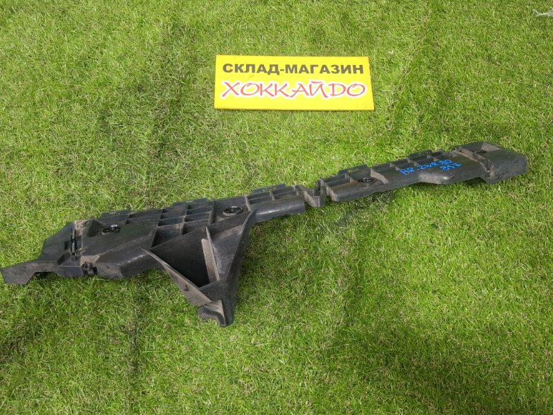 Клипса бампера Toyota Esquire ZWR80G 2ZR-FXE 10.2014 задняя правая (б/у)