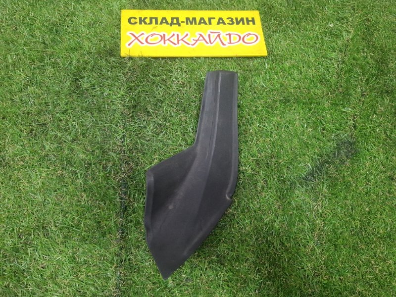 Решетка под лобовое стекло Toyota Esquire ZWR80G 2ZR-FXE 10.2014 левая (б/у)