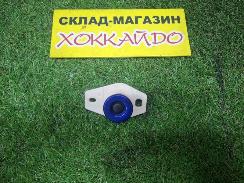 Кнопка открывания багажника Mazda Axela BKEP LF-VE 2007 задняя (б/у)