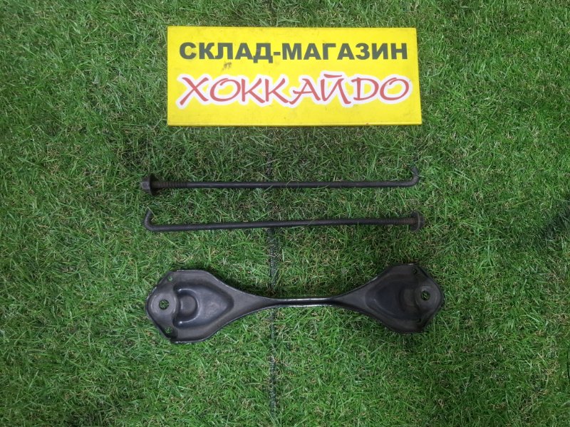 Крепление аккумулятора Toyota Hiace Regius KCH46G 1KZ-TE 04.1997 (б/у)