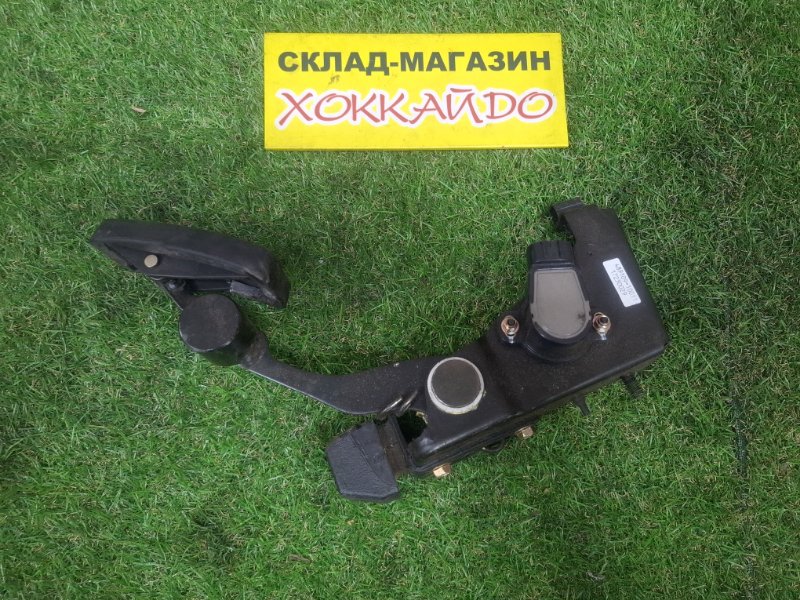 Педаль тормоза Toyota Corolla NZE120 2NZ-FE 08.2000 (б/у)