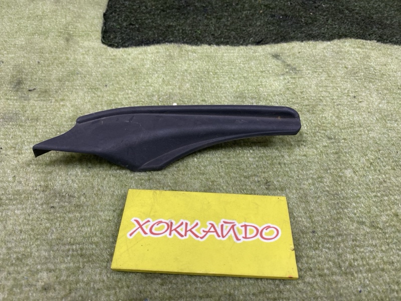Решетка под лобовое стекло Toyota Corolla Fielder NZE141G 1NZ-FE 10.2006 правая (б/у)