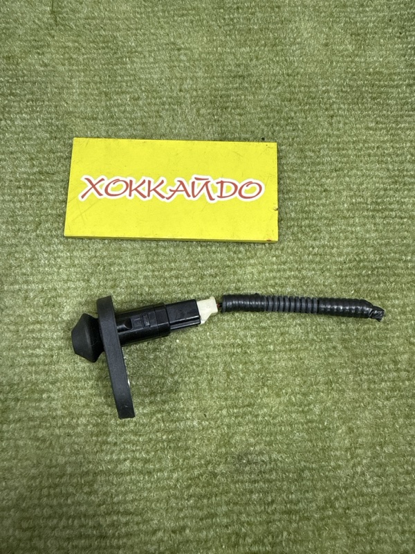 Датчик открытия двери; Концевик двери Toyota Corolla Fielder NZE121G 1NZ-FE 09.2002 (б/у)