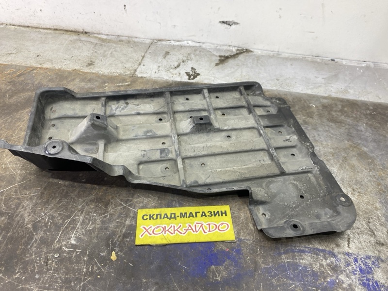Защита топливного бака Toyota Wish ZNE10G 1ZZ-FE 09.2005 (б/у)