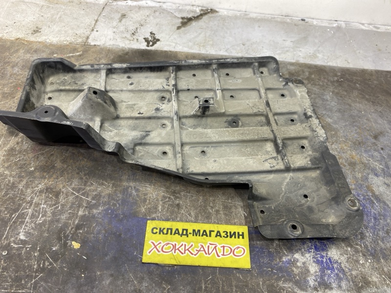 Защита топливного бака Toyota Wish ANE10G 1AZ-FSE 09.2005 (б/у)