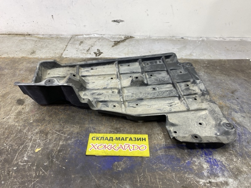 Защита топливного бака Toyota Wish ZNE10G 1ZZ-FE 09.2005 (б/у)