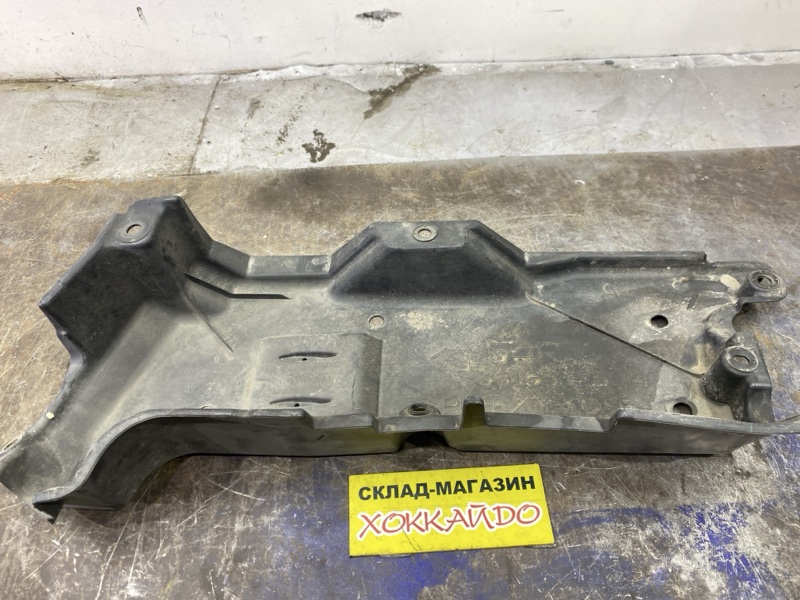Защита кузова Toyota Noah ZRR85W 3ZR-FAE 01.2014 (б/у)