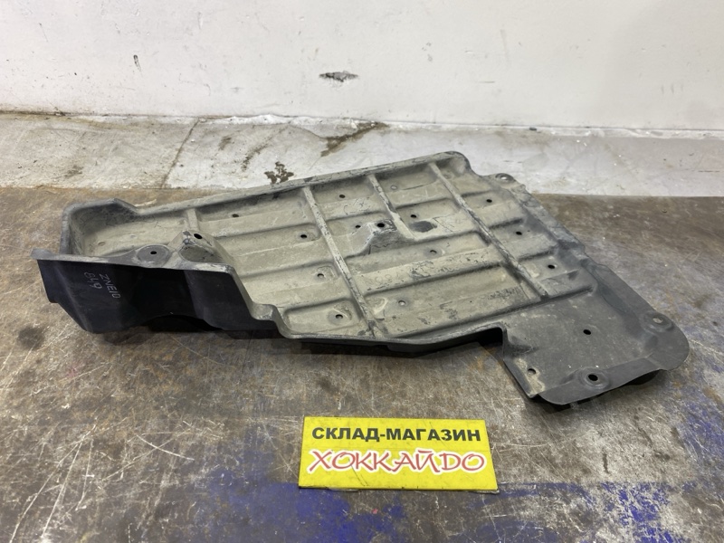 Защита топливного бака Toyota Wish ZNE10G 1ZZ-FE 09.2005 (б/у)