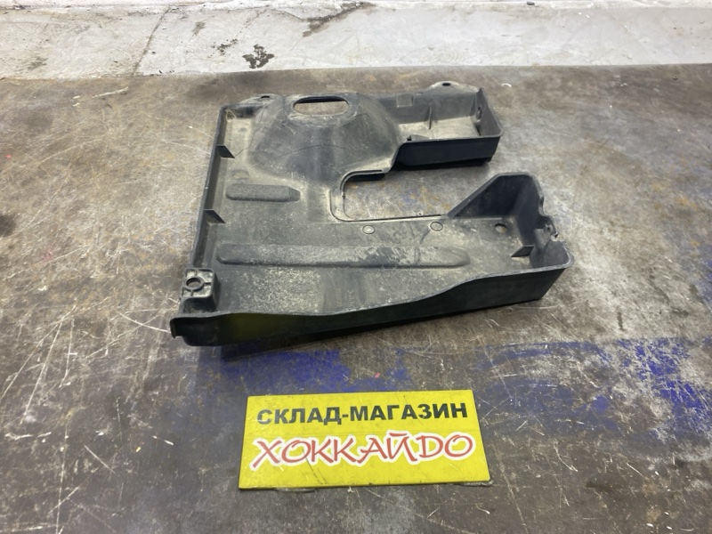 Защита топливного бака Honda Accord CL7 K20A 10.2002 задняя правая (б/у)