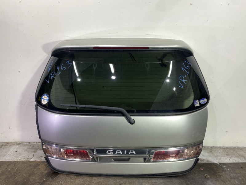 Дверь задняя багажника Toyota Gaia ACM10G 1AZ-FSE 04.2001 (б/у)
