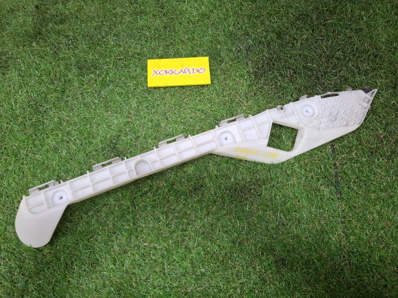 Клипса бампера Toyota Wish ZGE20G 2ZR-FAE 03.2009 задняя правая (б/у)