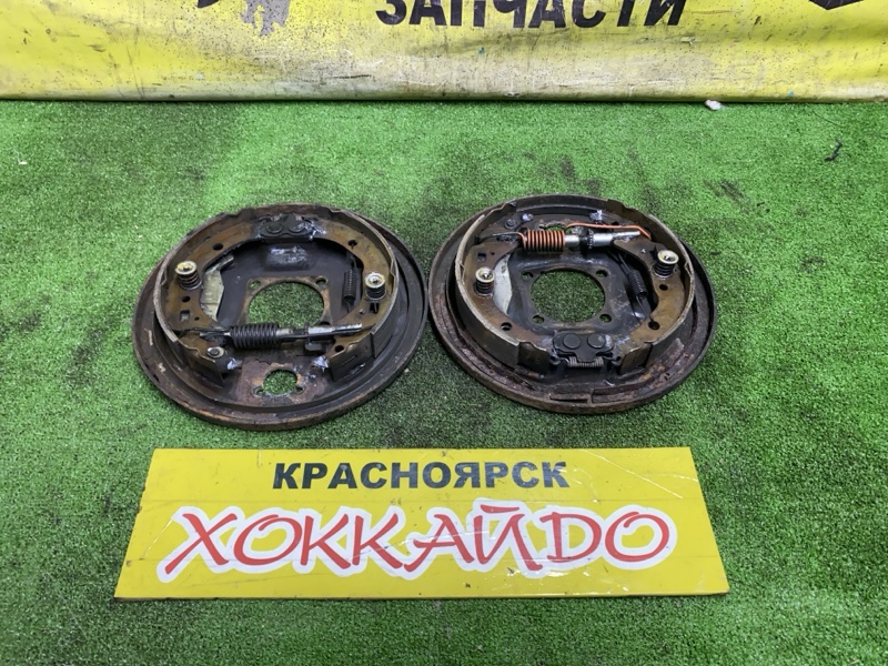 Колодки тормозные Toyota Corolla Fielder NZE141G 1NZ-FE 10.2006 задние (б/у)