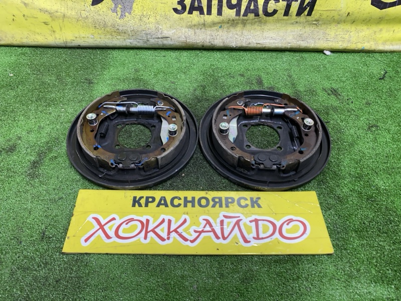 Колодки тормозные Toyota Corolla Fielder ZRE142G 2ZR-FE 10.2006 задние (б/у)