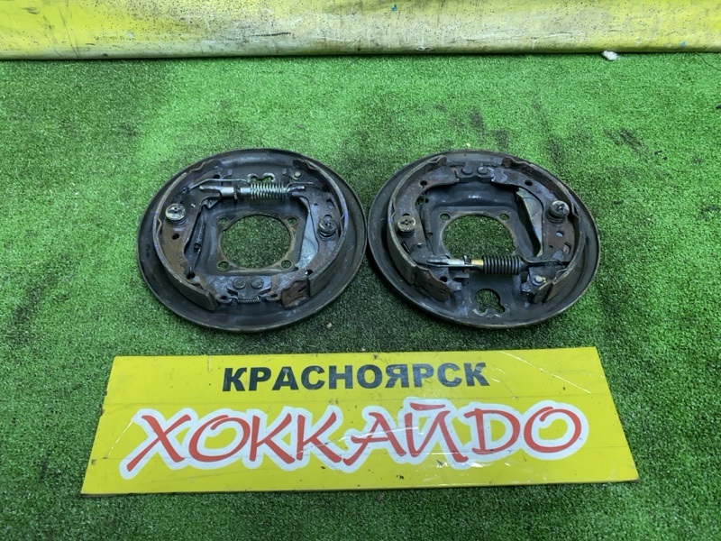 Колодки тормозные Toyota Prius NHW20 1NZ-FXE 09.2003 задние (б/у)