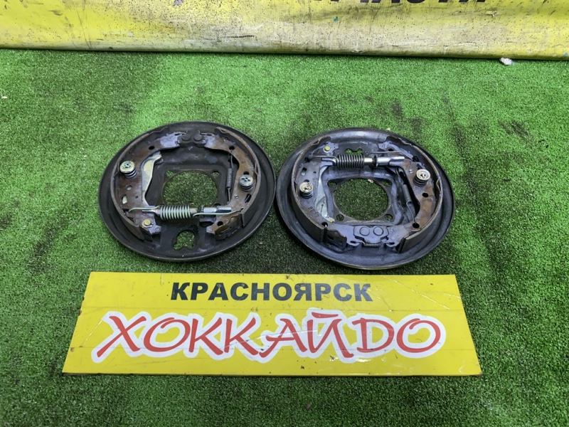 Колодки тормозные Toyota Prius NHW20 1NZ-FXE 09.2003 задние (б/у)