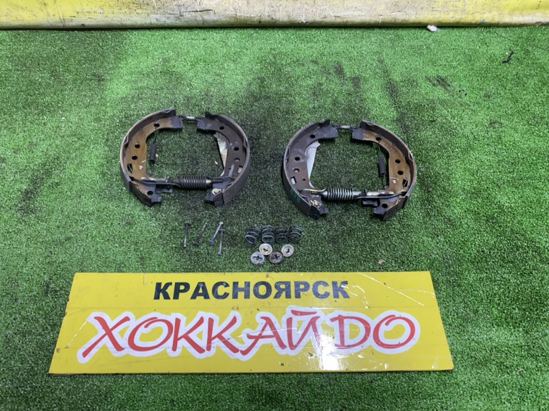 Колодки тормозные Toyota Corolla Fielder NZE121G 1NZ-FE 09.2002 задние (б/у)