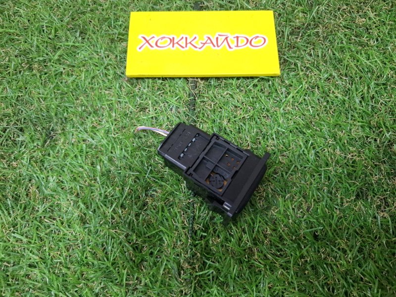 Кнопка открывания багажника Toyota Vista Ardeo SV50G 3S-FSE 04.2000 (б/у)