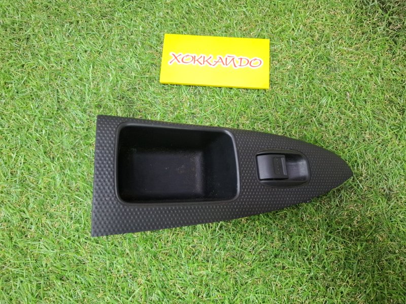 Кнопка стеклоподъемника Honda Stream RN3 K20A 10.2000 задняя правая (б/у)