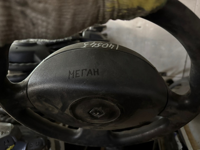 Пластик (накладка) на руль megane