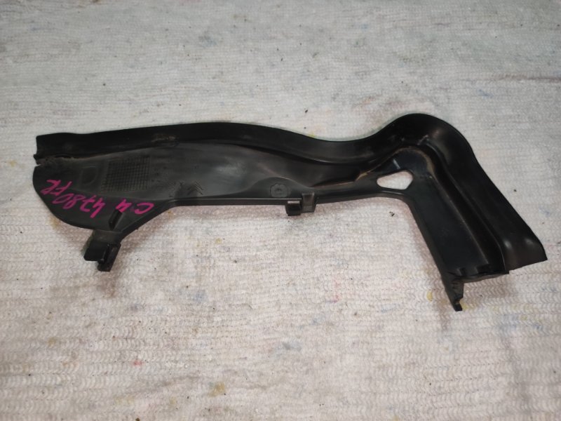 Накладка под дворники передняя правая Citroen C4 B7 EP6CDT Накладка под дворники передняя правая Citroen C4 B7 EP6CDT