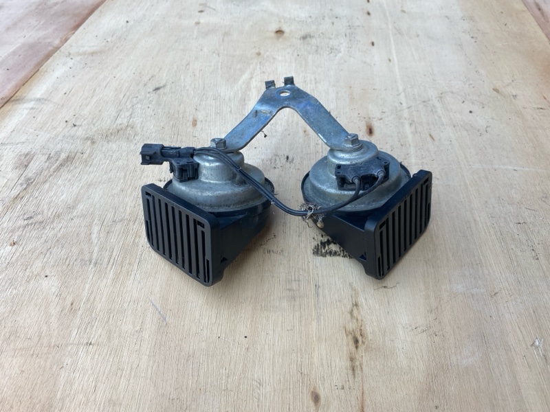 Запчасть сигнал звуковой Jaguar XF 2009 X250 306DT(AJTDV6) C2Z1113 Б/У Сигнал звуковой Jaguar XF 2009 X250 306DT(AJTDV6) C2Z1113 Б/У