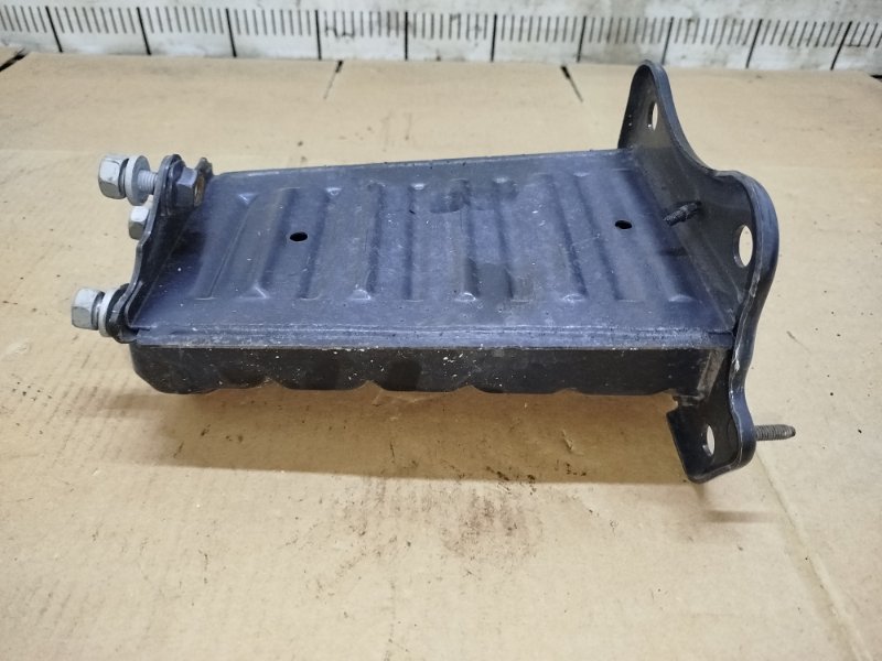 Кронштейн усилителя передний правый GS450H 2008 GWS191 2GRFSE