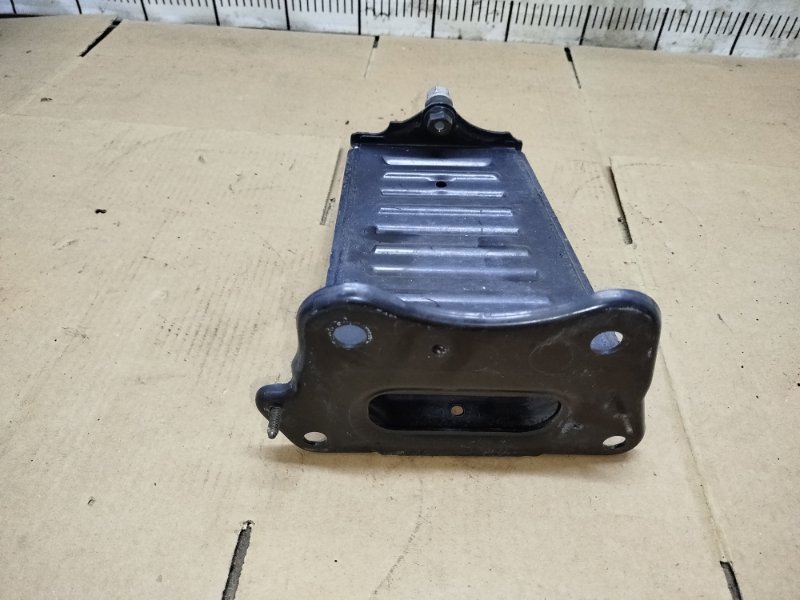 Кронштейн усилителя передний правый GS450H 2008 GWS191 2GRFSE