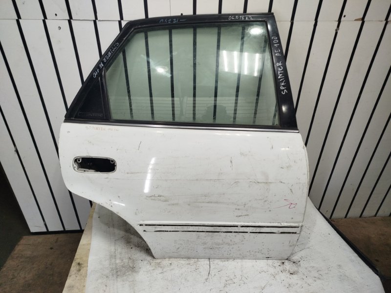 Дверь задняя правая Sprinter 1998 AE110 4AFE