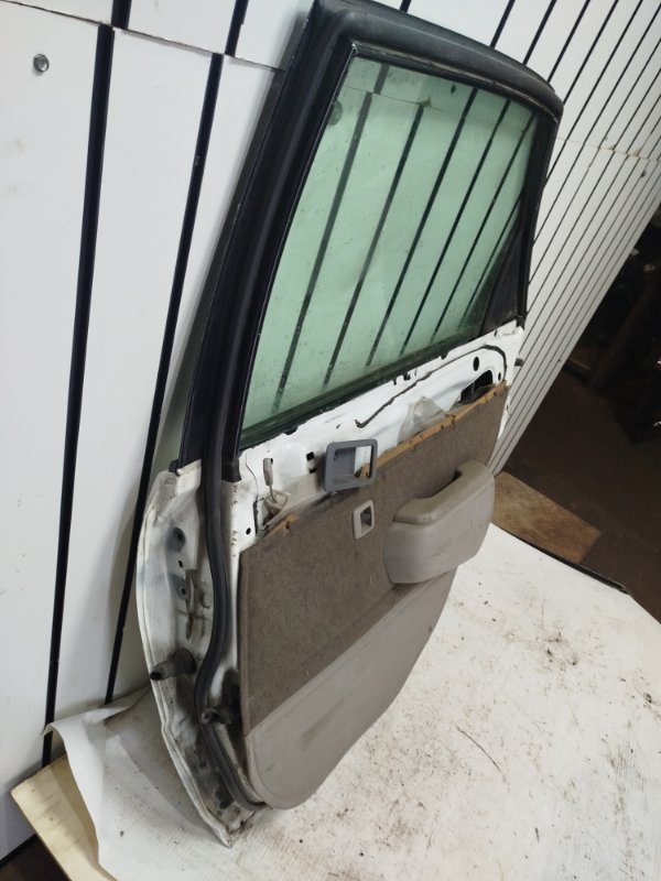Дверь задняя правая Sprinter 1998 AE110 4AFE