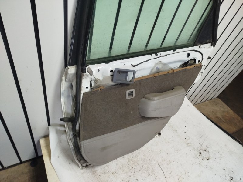 Дверь задняя правая Sprinter 1998 AE110 4AFE