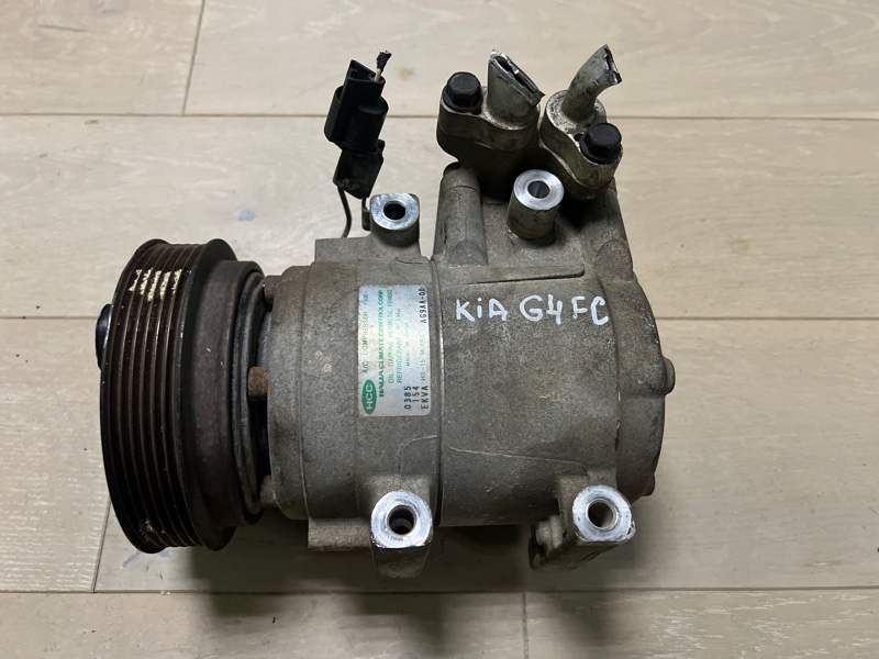 Компрессор кондиционера KIA Carens 2008 FG G4FC 97701-1D700 Б/У