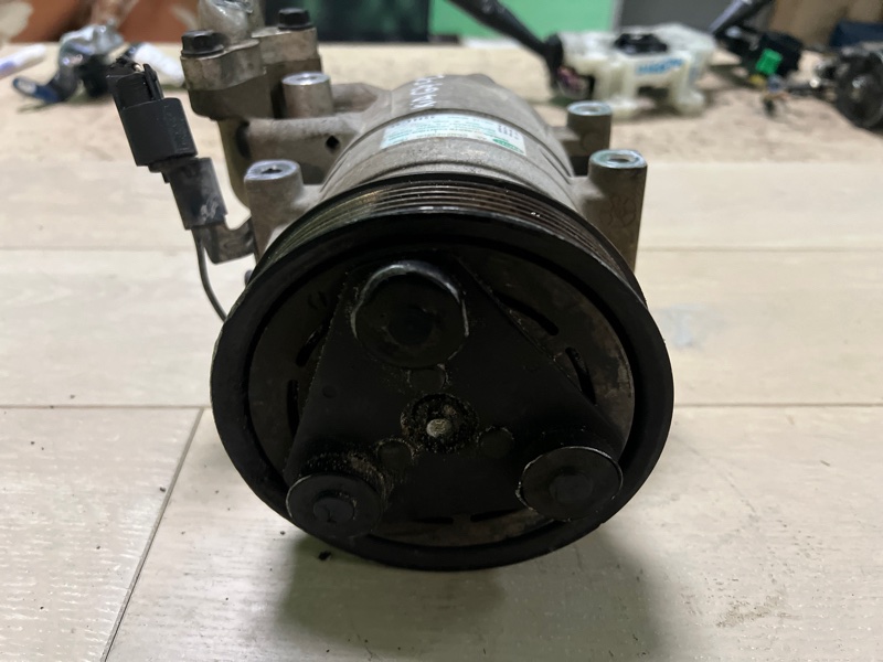 Компрессор кондиционера KIA Carens FG G4FC