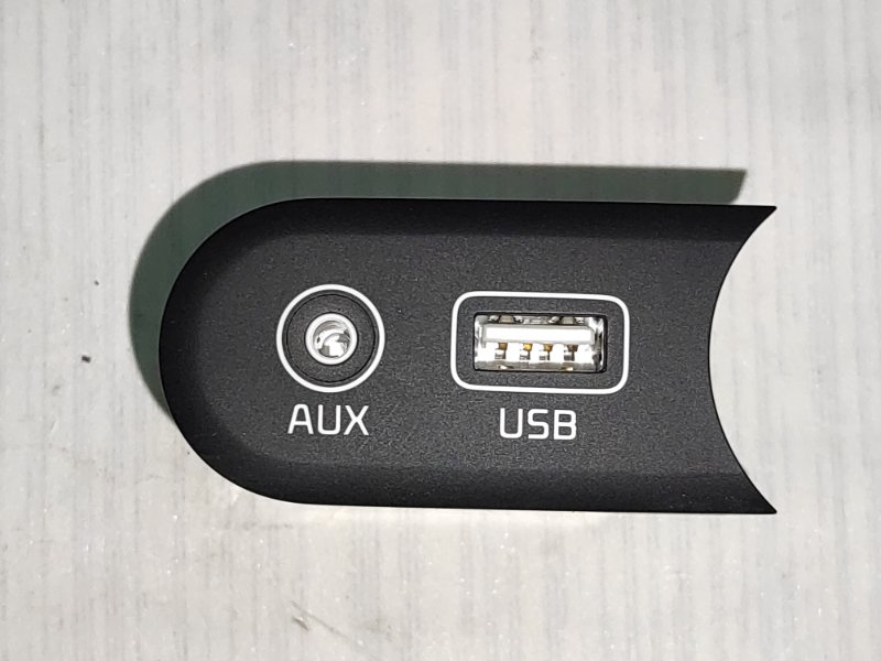 Разъем USB KIA Ceed JD G4LC