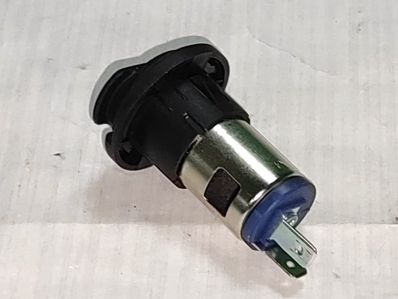 Гнездо 12V KIA Ceed JD G4LC