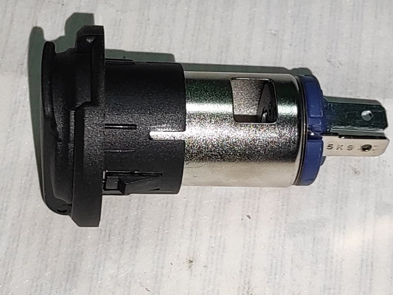 Гнездо 12V Ceed 2016 JD G4LC