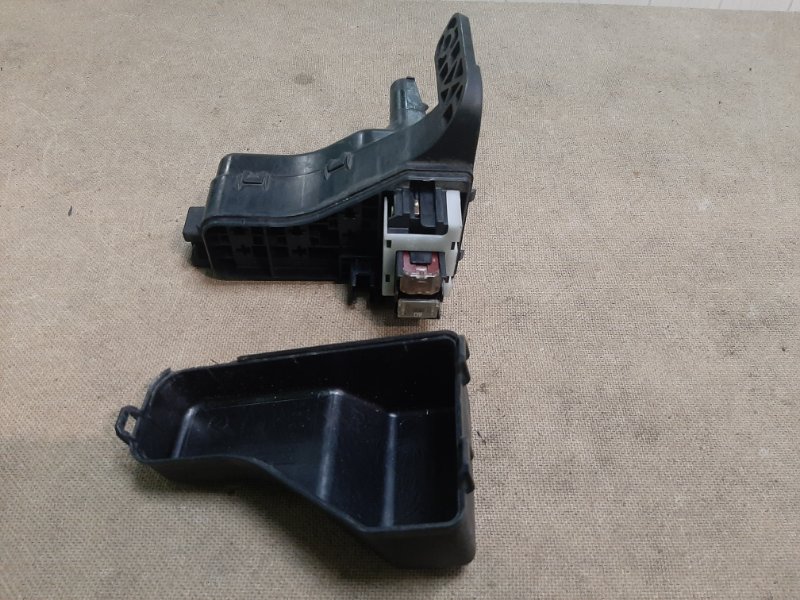 Блок предохранителей Aristo JZS160 Блок предохранителей Aristo JZS160