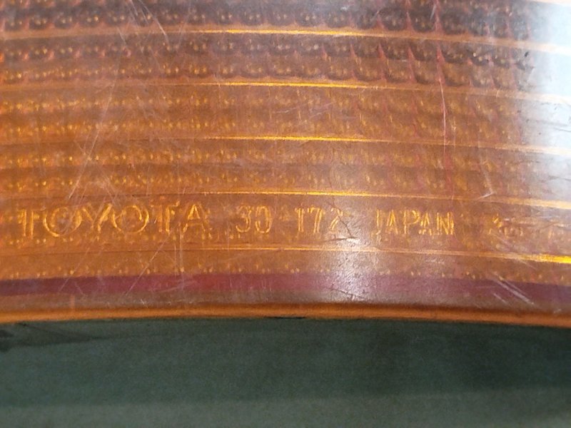 Указатель поворота в бампер передний правый toyota Crown JZS141