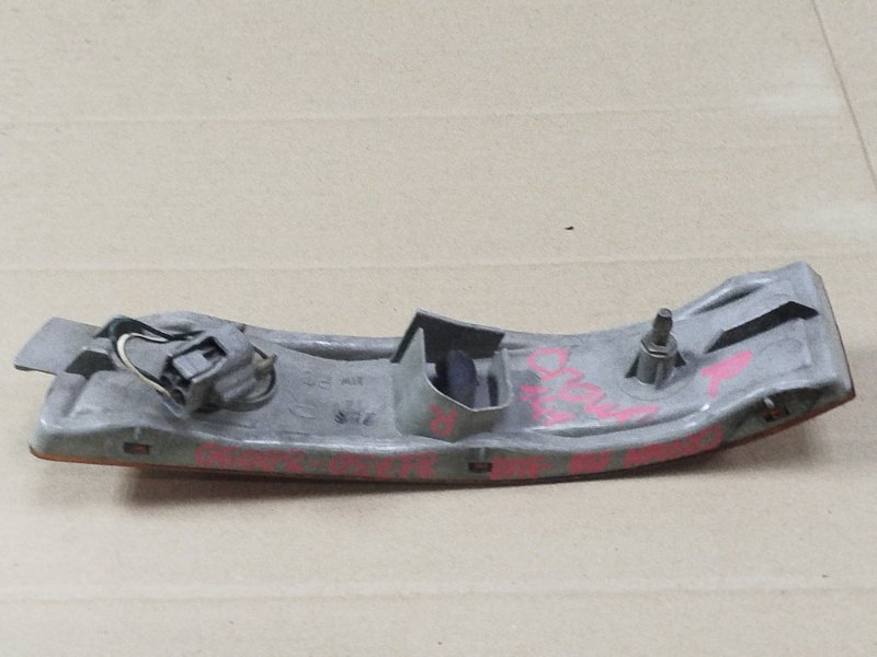 Указатель поворота в бампер передний правый Crown 1992 JZS141