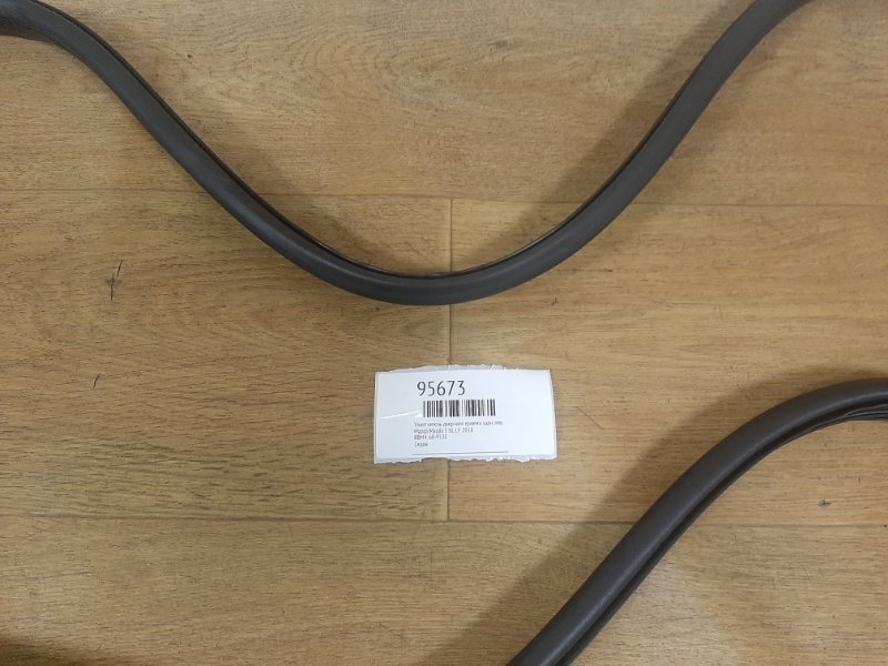 Уплотнитель дверного проема задний левый Mazda 3 2010 BL LF