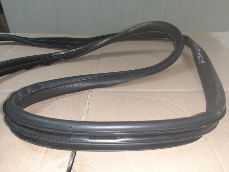 Уплотнитель дверного проема задний левый Mazda 3 2010 BL LF