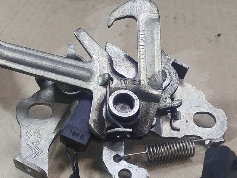 Замок капота 3008 2011 U5