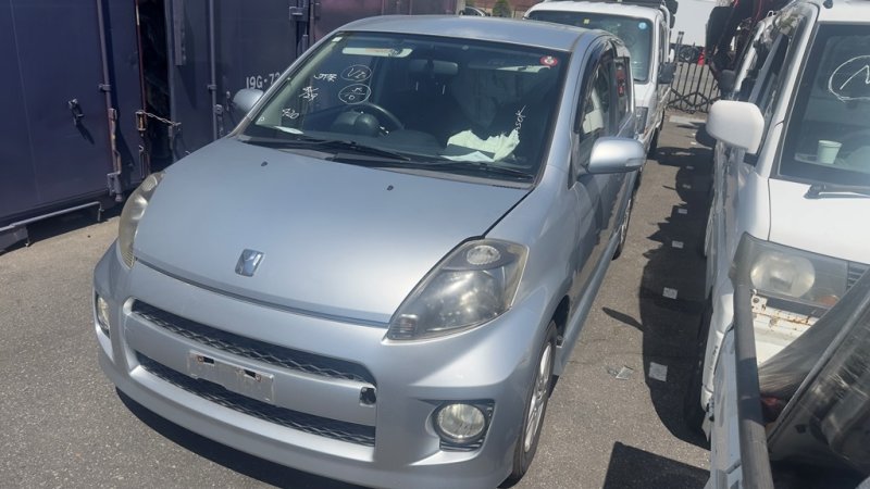 Суппорт тормозной передний правый PASSO 07.2008 KGC10 1KR-FE