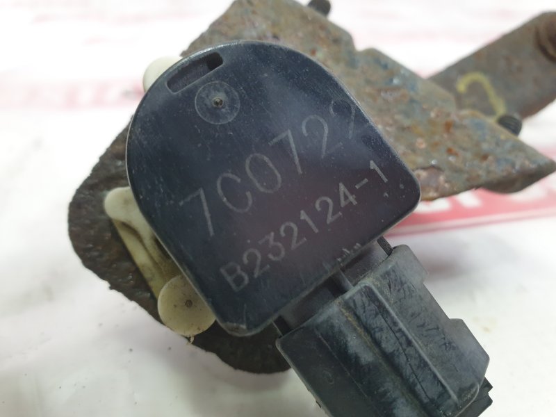 Датчик высоты дорожного просвета задний TOYOTA CAMRY ACV40 2AZ-FE