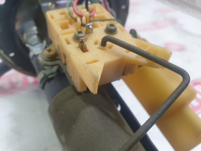 Насос топливный COROLLA AE114 4A-FE