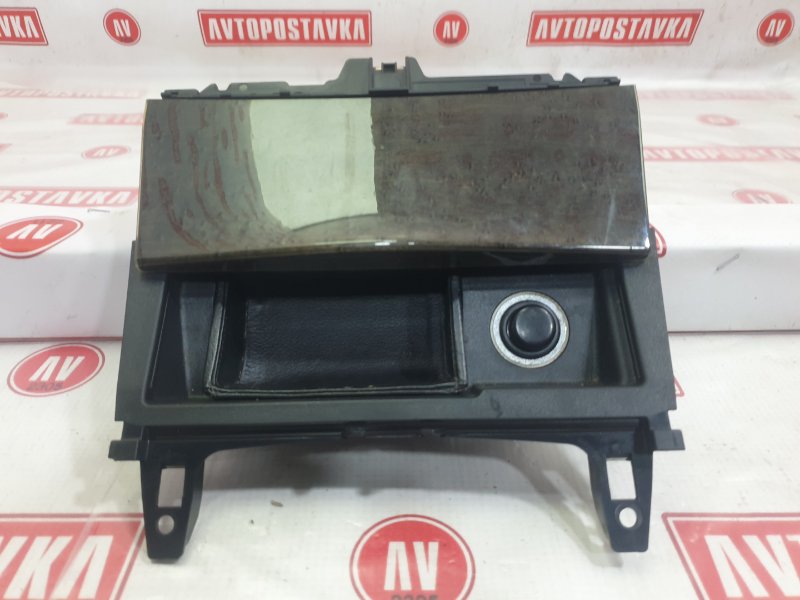 Пепельница C300 09.2009 W204 272.947