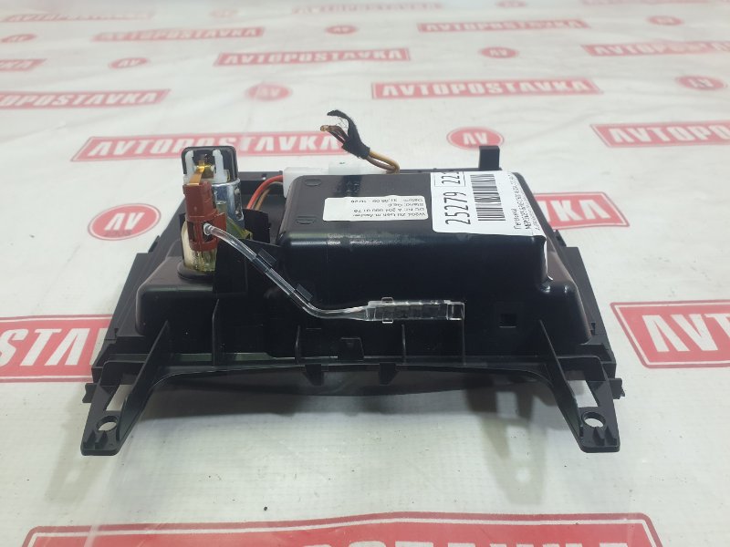 Пепельница C300 09.2009 W204 272.947