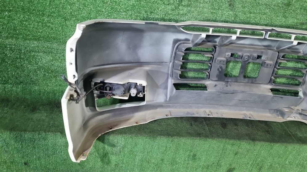 Бампер передний Elgrand 2001 E50 QD32DE