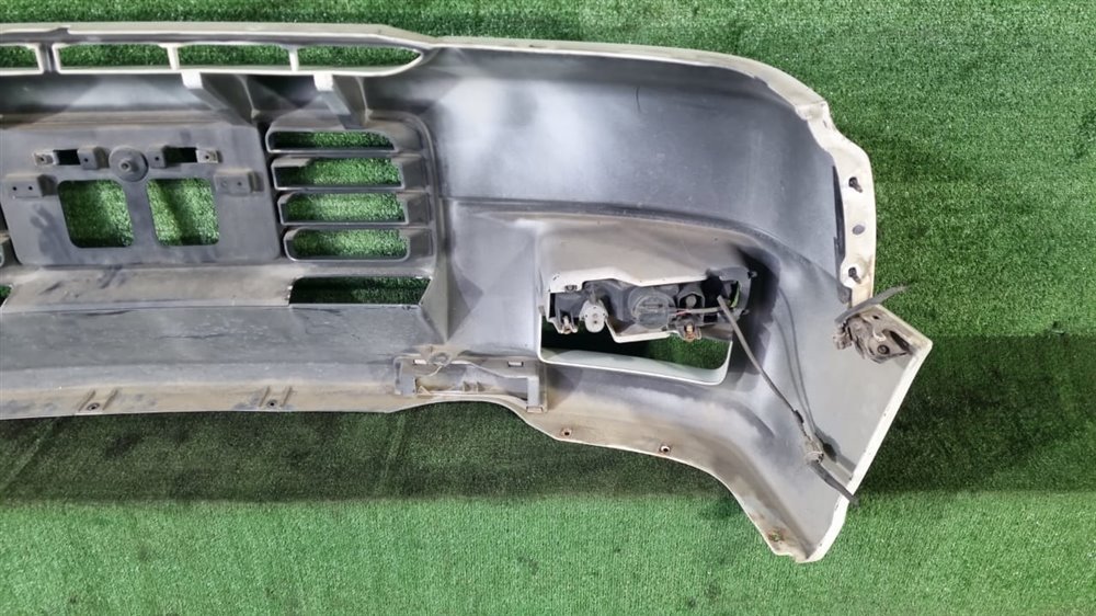 Бампер передний Elgrand 2001 E50 QD32DE