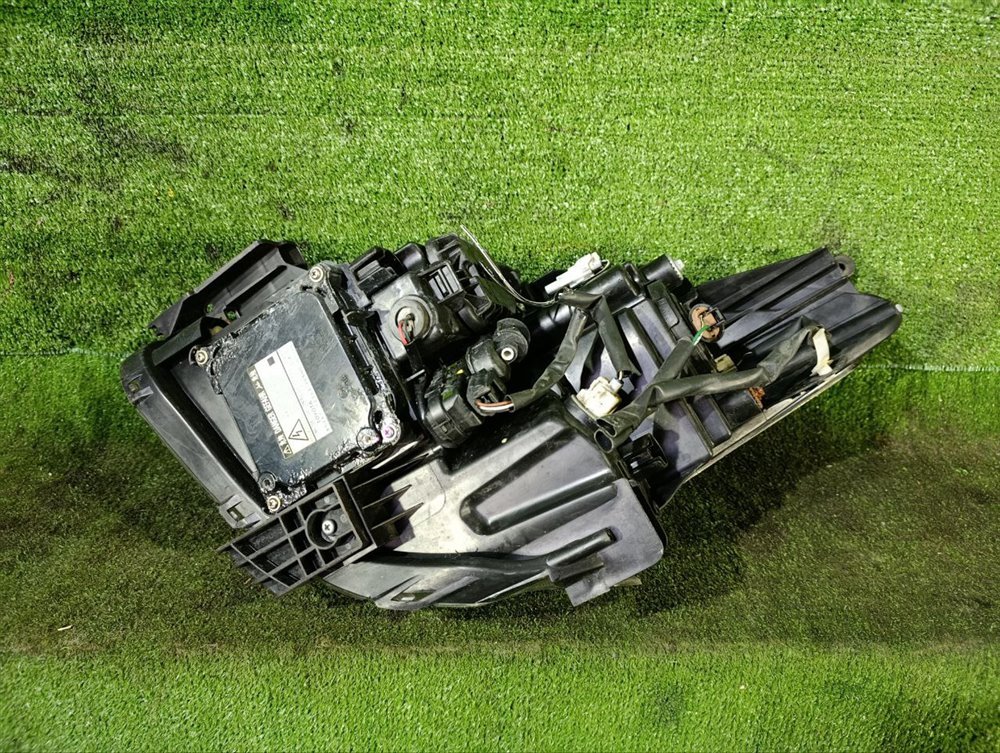 ФАРА правая Toyota Ractis NCP100 1NZ-FE ФАРА правая Toyota Ractis NCP100 1NZ-FE