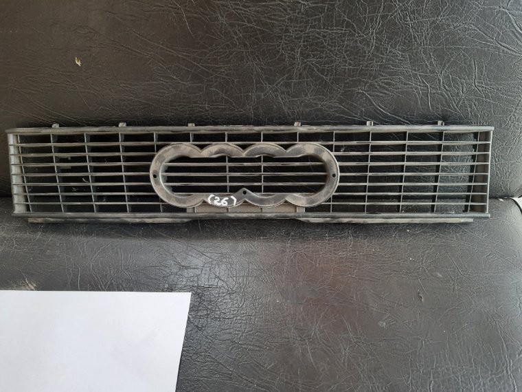 Решетка радиатора Audi 80